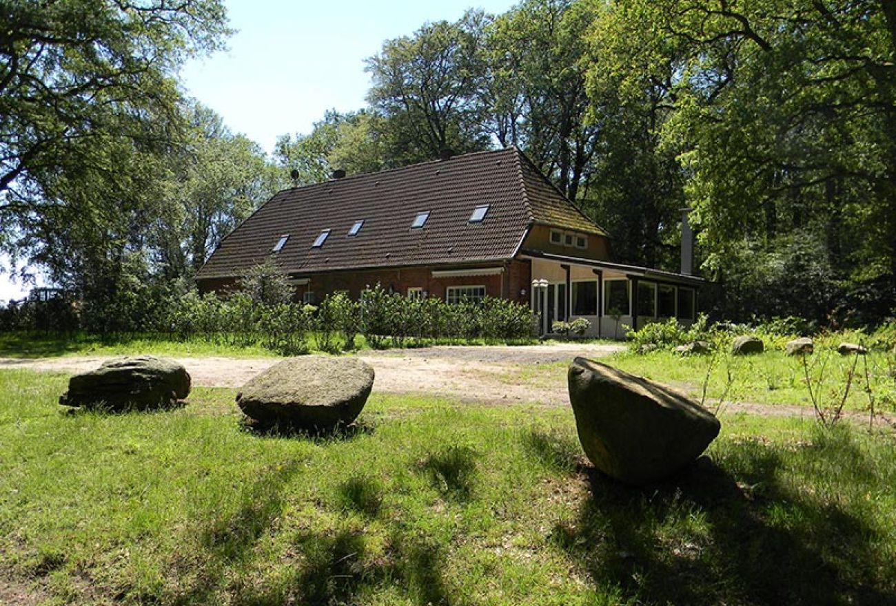 Altes Gutshaus am Waldrand mit Wintergarten
