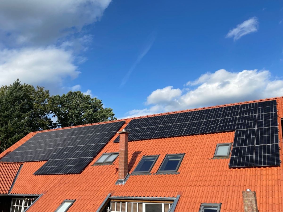 Photovoltaikanlage auf Rotschindeldach